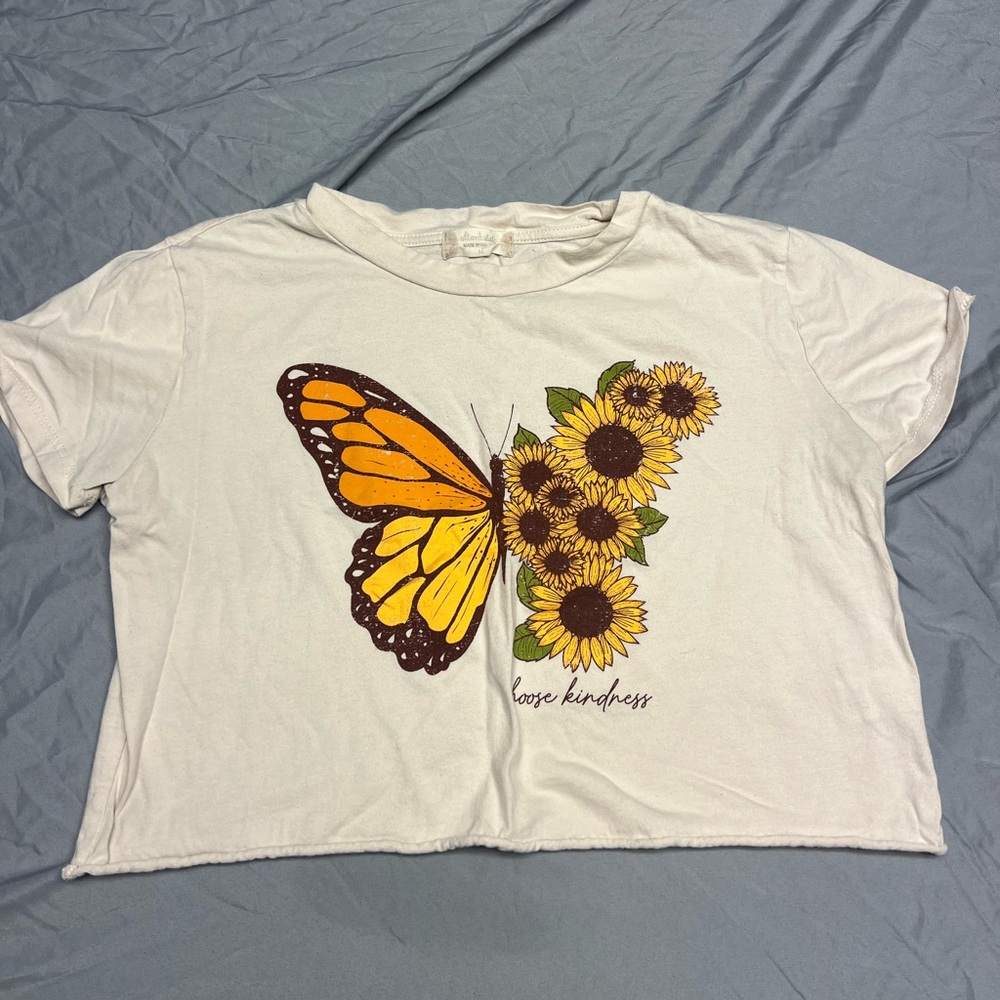 GRAPHIC TEES